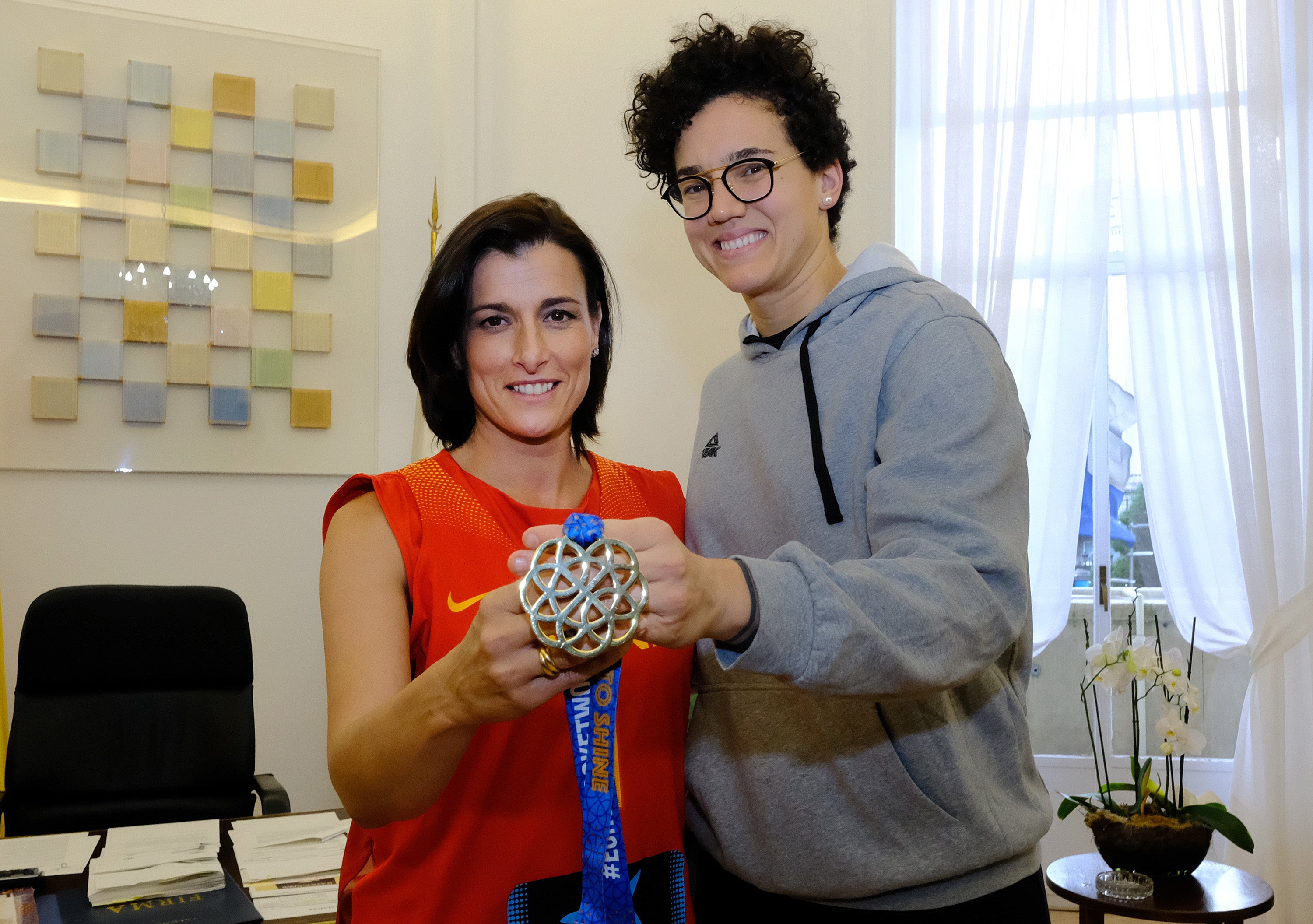 Gema Igual felicita a la deportista santanderina Laura Nicholls Gema Igual felicita a la deportista santanderina Laura Nicholls