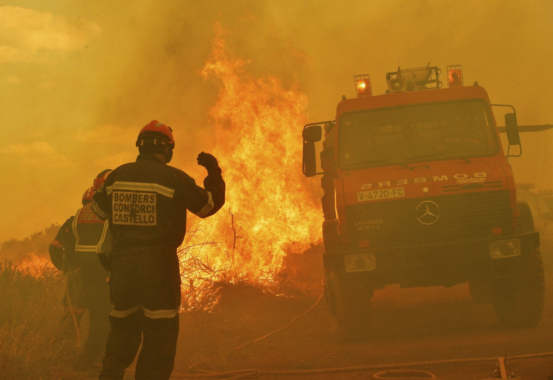 El incendio que amenaza el parque natural de la Sierra de Calderona sigue descontrolado El incendio que amenaza el parque natural de la Sierra de Calderona sigue descontrolado