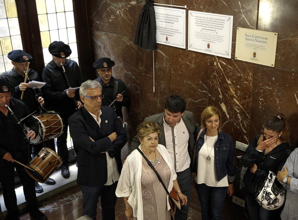 El alcalde de Rentería pide "perdón" en un acto en recuerdo a tres víctimas mortales de ETA El alcalde de Rentería pide "perdón" en un acto en recuerdo a tres víctimas mortales de ETA