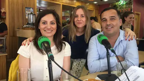 Ricardo Fra y Noelia López - directivos de Saraiva Pontevedra Pontevedra en la Onda