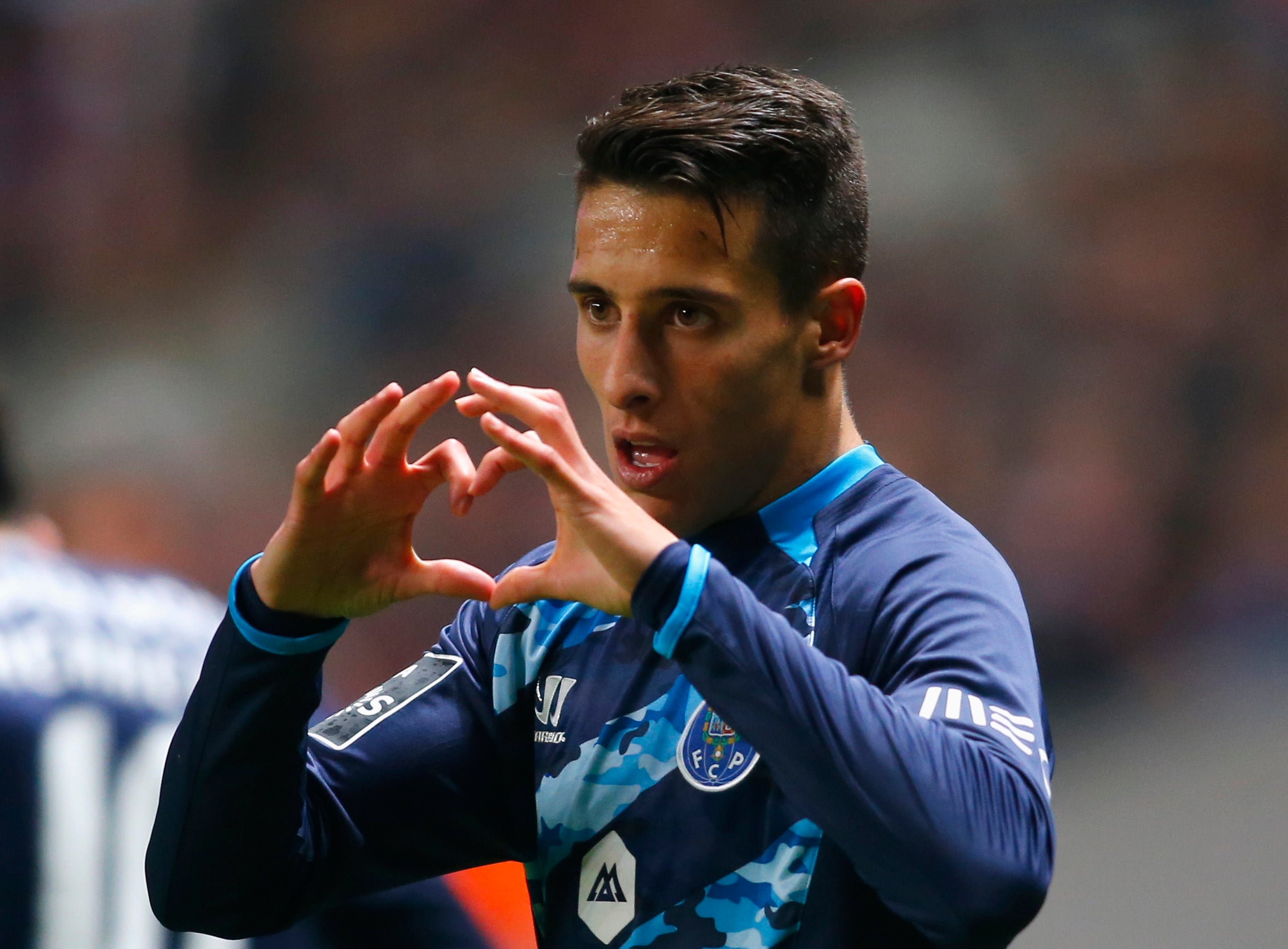 Cristian Tello, nuevo jugador del Betis para las próximas cinco temporadas Cristian Tello, nuevo jugador del Betis para las próximas cinco temporadas