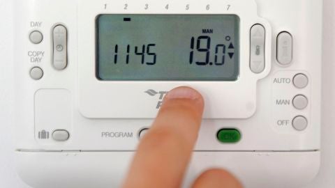 La ola de calor encarece el recibo de la luz un 7 % respecto a hace un a&ntilde;o