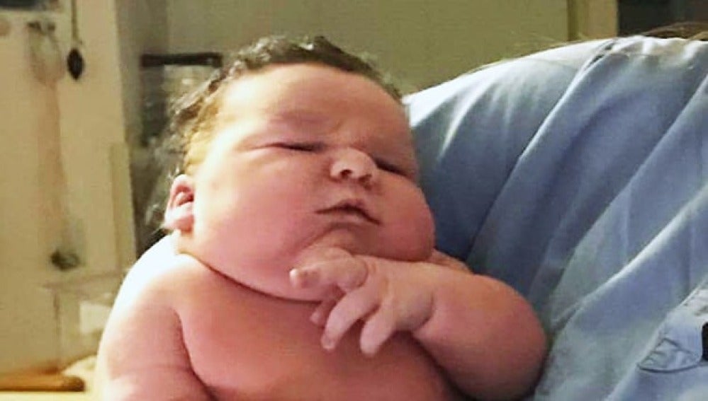 Waylon pesó siete kilos al nacer