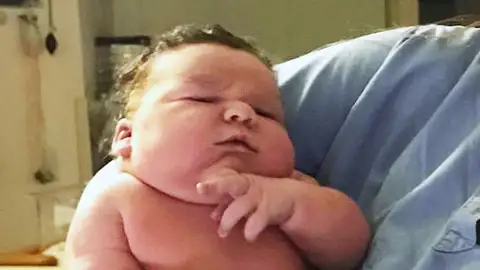 Waylon pesó siete kilos al nacer Waylon pesó siete kilos al nacer