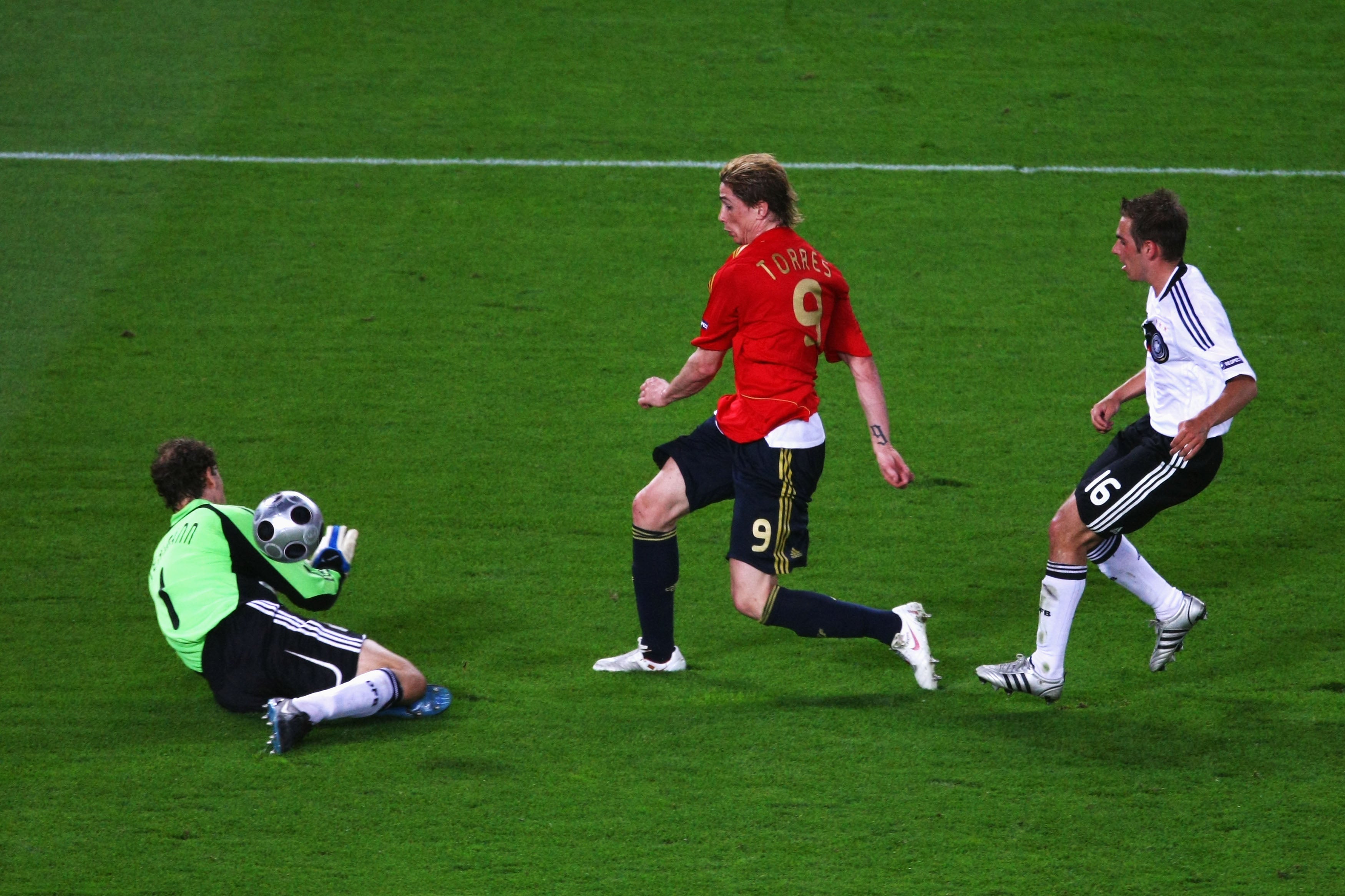 Fernando Torres se acuerda de Luis Aragonés en el noveno aniversario de la Eurocopa de 2008 Fernando Torres se acuerda de Luis Aragonés en el noveno aniversario de la Eurocopa de 2008