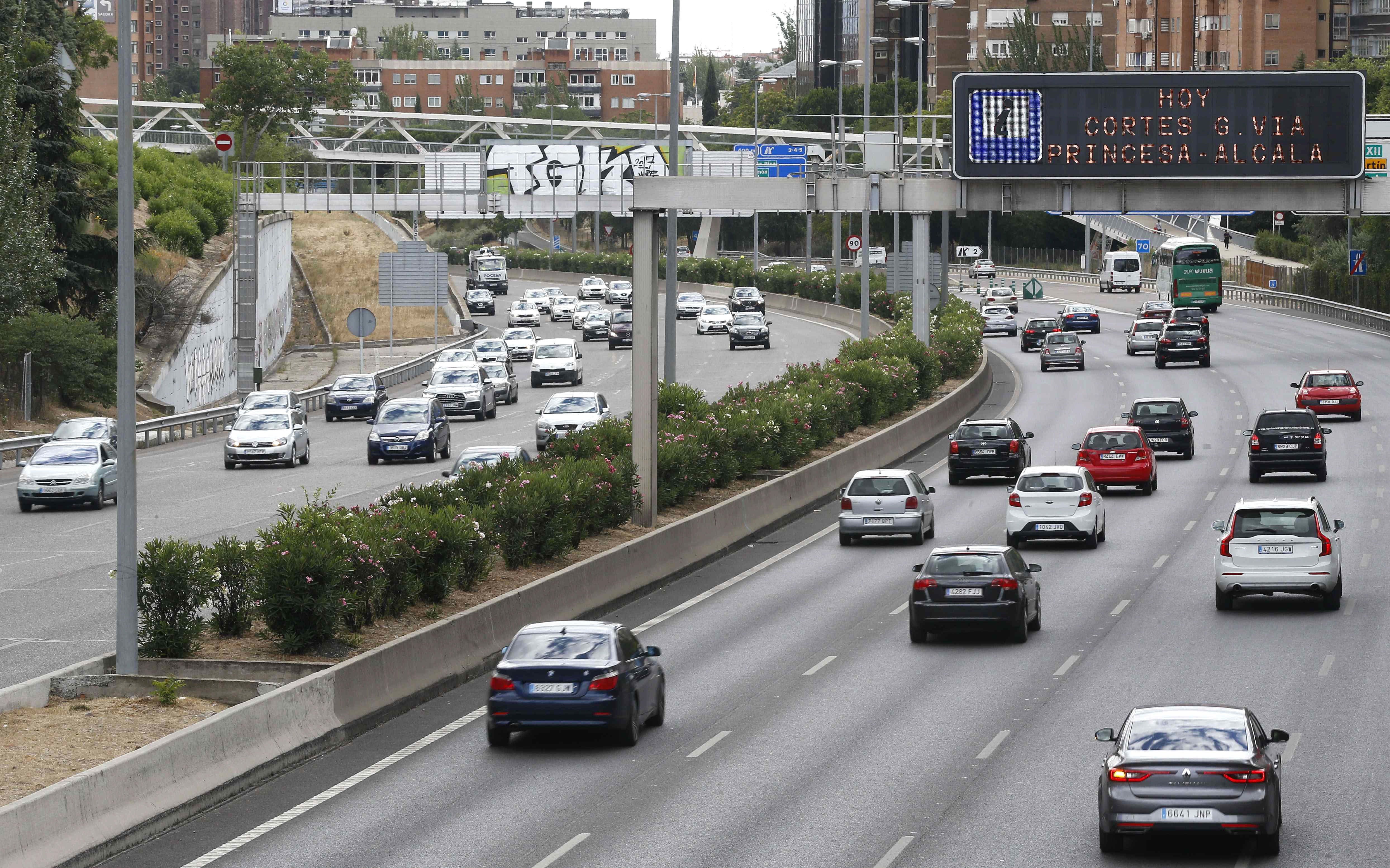 La primera operación salida del verano arranca con una previsión de 4,3 millones de desplazamientos La primera operación salida del verano arranca con una previsión de 4,3 millones de desplazamientos