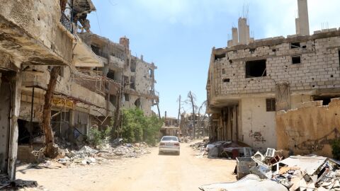 Vista de los da&ntilde;os registrados en algunos edificios, en la ciudad de Al Zabadani, recuperada por el ej&eacute;rcito sirio al oeste de Damasco (Siria)