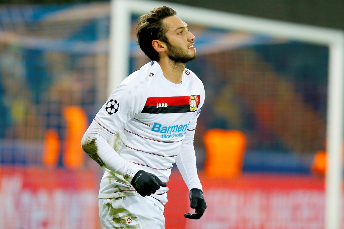 El Milan sigue con su plan renove y ficha al turco Calhanoglu por 20 millones de euros El Milan sigue con su plan renove y ficha al turco Calhanoglu por 20 millones de euros