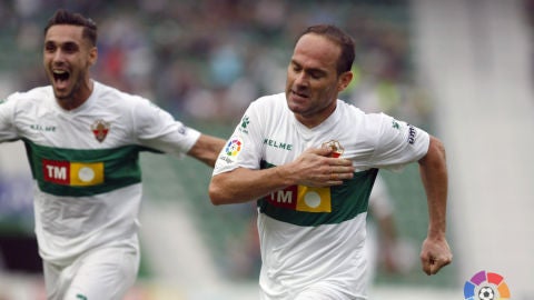 Nino celebra un gol con el Elche
