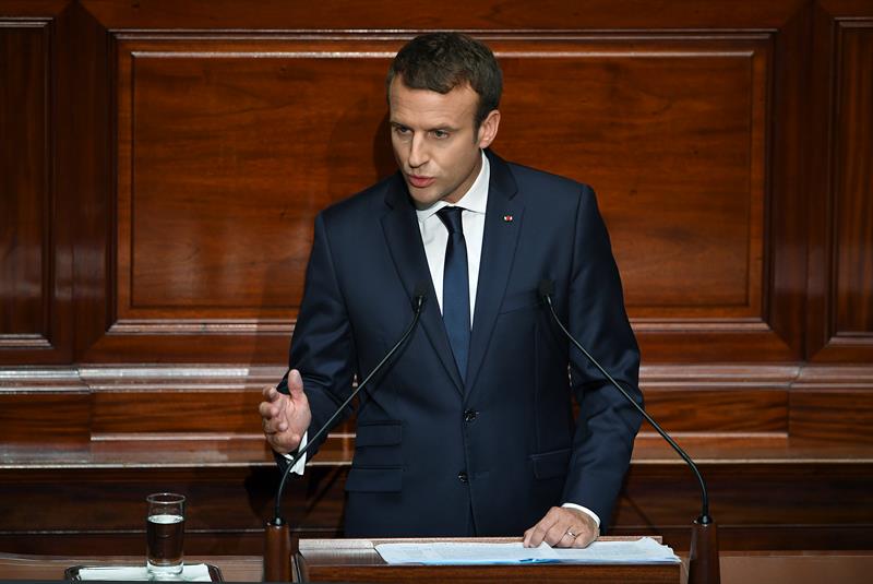 Macron propone reducir un tercio el número de diputados y senadores Macron propone reducir un tercio el número de diputados y senadores