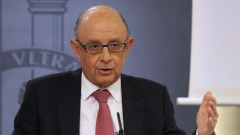 Crist&oacute;bal Montoro comparece tras el Consejo de Ministros