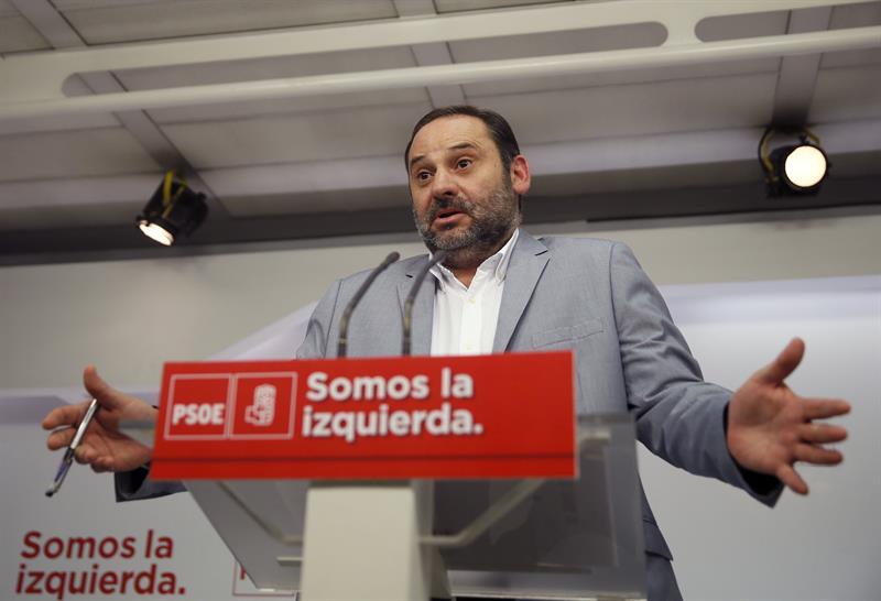 El PSOE dice 'no' al techo de gasto y arremete contra la rebaja fiscal que pide Ciudadanos El PSOE dice 'no' al techo de gasto y arremete contra la rebaja fiscal que pide Ciudadanos