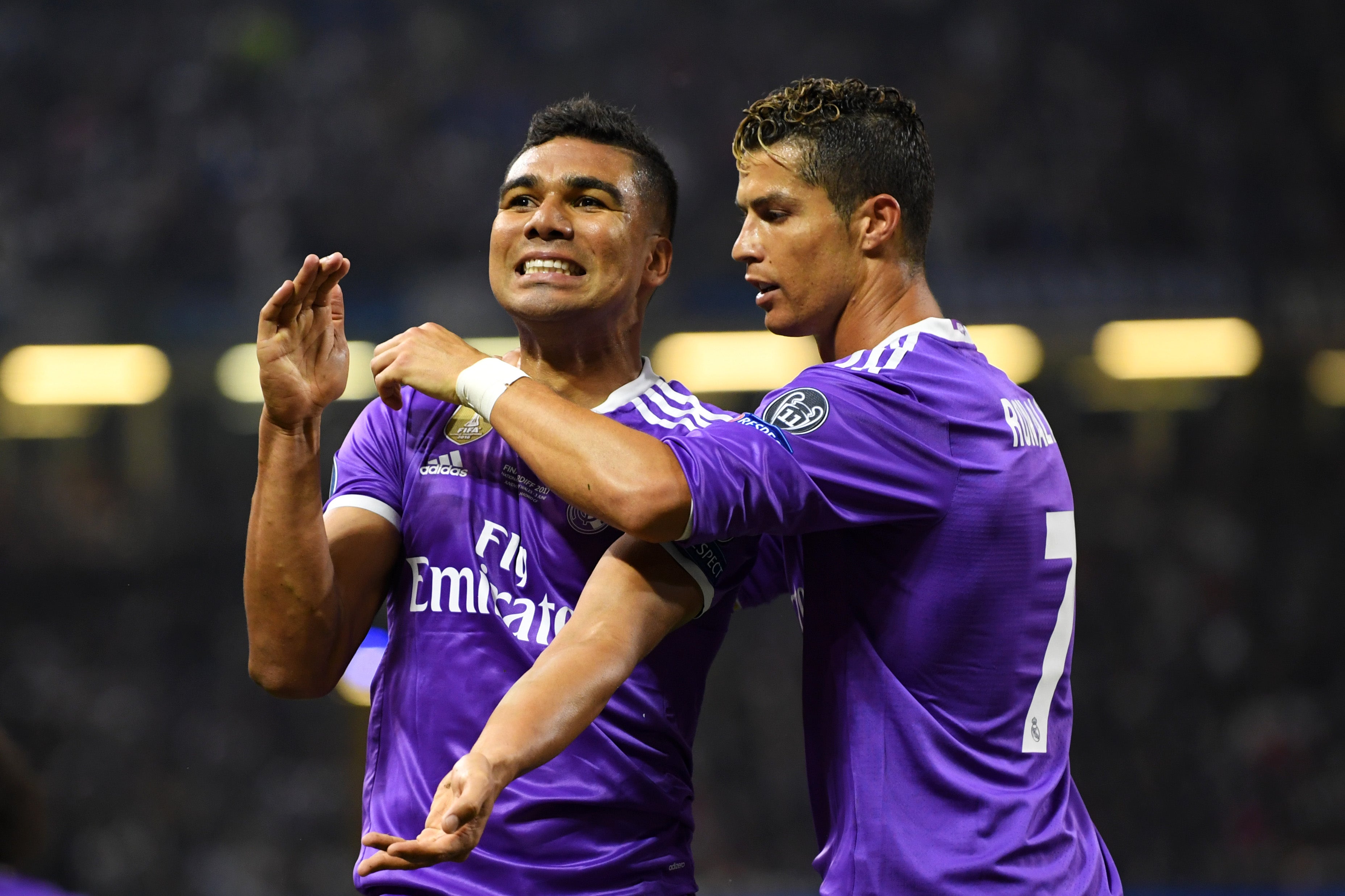 Casemiro: "Quiero que Cristiano se quede, prefiero no enfrentarme al mejor del mundo" Casemiro: "Quiero que Cristiano se quede, prefiero no enfrentarme al mejor del mundo"