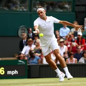 Federer ejecuta un golpe ante Alexandr Dolgopolov Federer ejecuta un golpe ante Alexandr Dolgopolov
