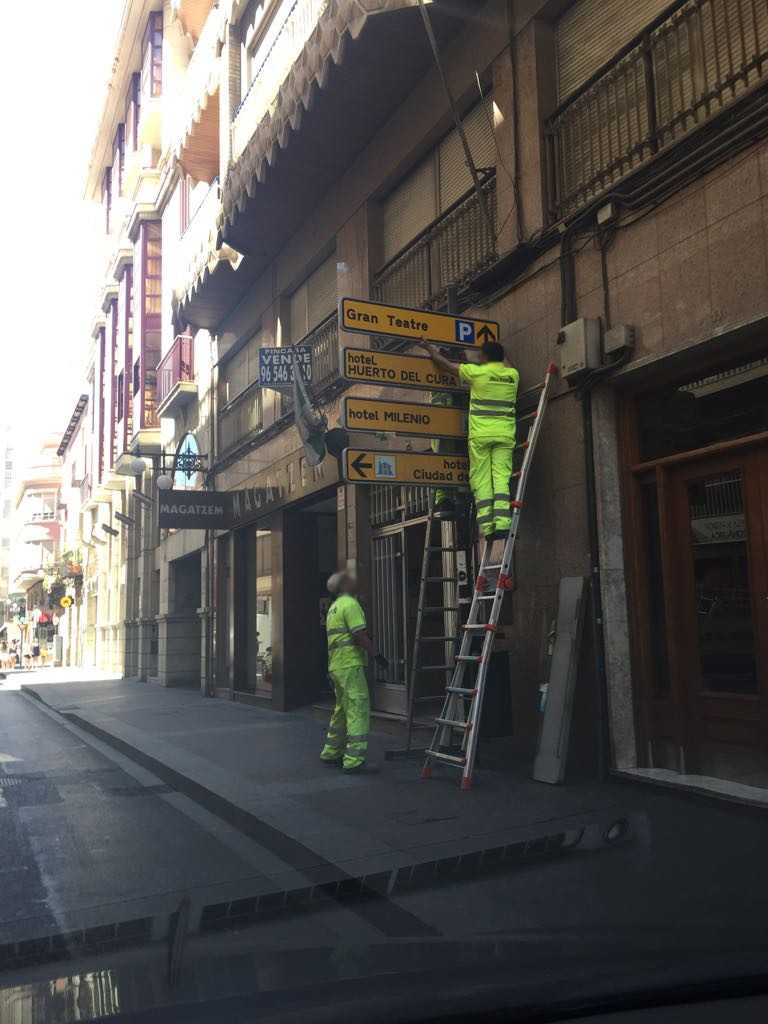 Ciudadanos Elche critica que se sigan instalando señales sólo en valenciano Ciudadanos Elche critica que se sigan instalando señales sólo en valenciano