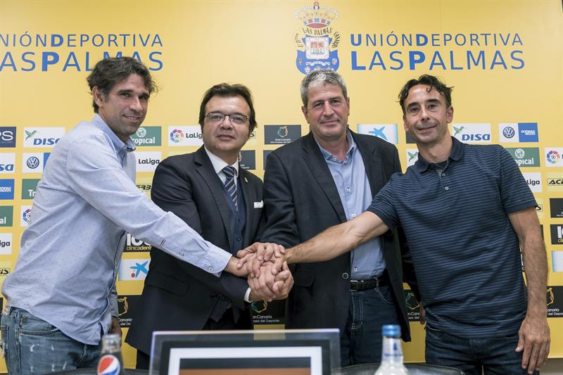 Manolo Márquez: "Aunque solo sean 5 meses, tener a Vitolo en Las Palmas es la demostración de que el equipo busca la consolidación en Primera" Manolo Márquez: "Aunque solo sean 5 meses, tener a Vitolo en Las Palmas es la demostración de que el equipo busca la consolidación en Primera"