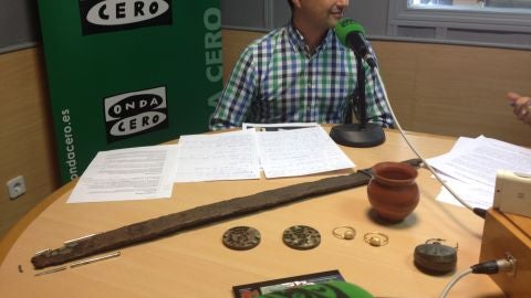 El alcalde dagance&ntilde;o visita los estudios de Onda Cero Alcal&aacute;