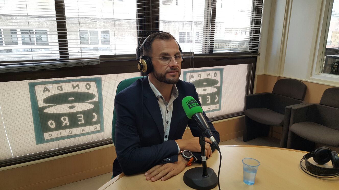 "Es un irresponsabilidad iniciar el próximo curso con el decreto de plurilingüismo suspendido" "Es un irresponsabilidad iniciar el próximo curso con el decreto de plurilingüismo suspendido"