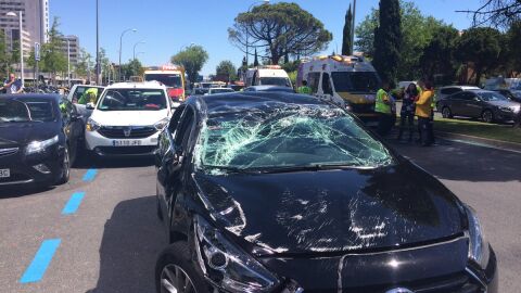 El veh&iacute;culo de Uber que ha chocado con los dos taxis en Madrid