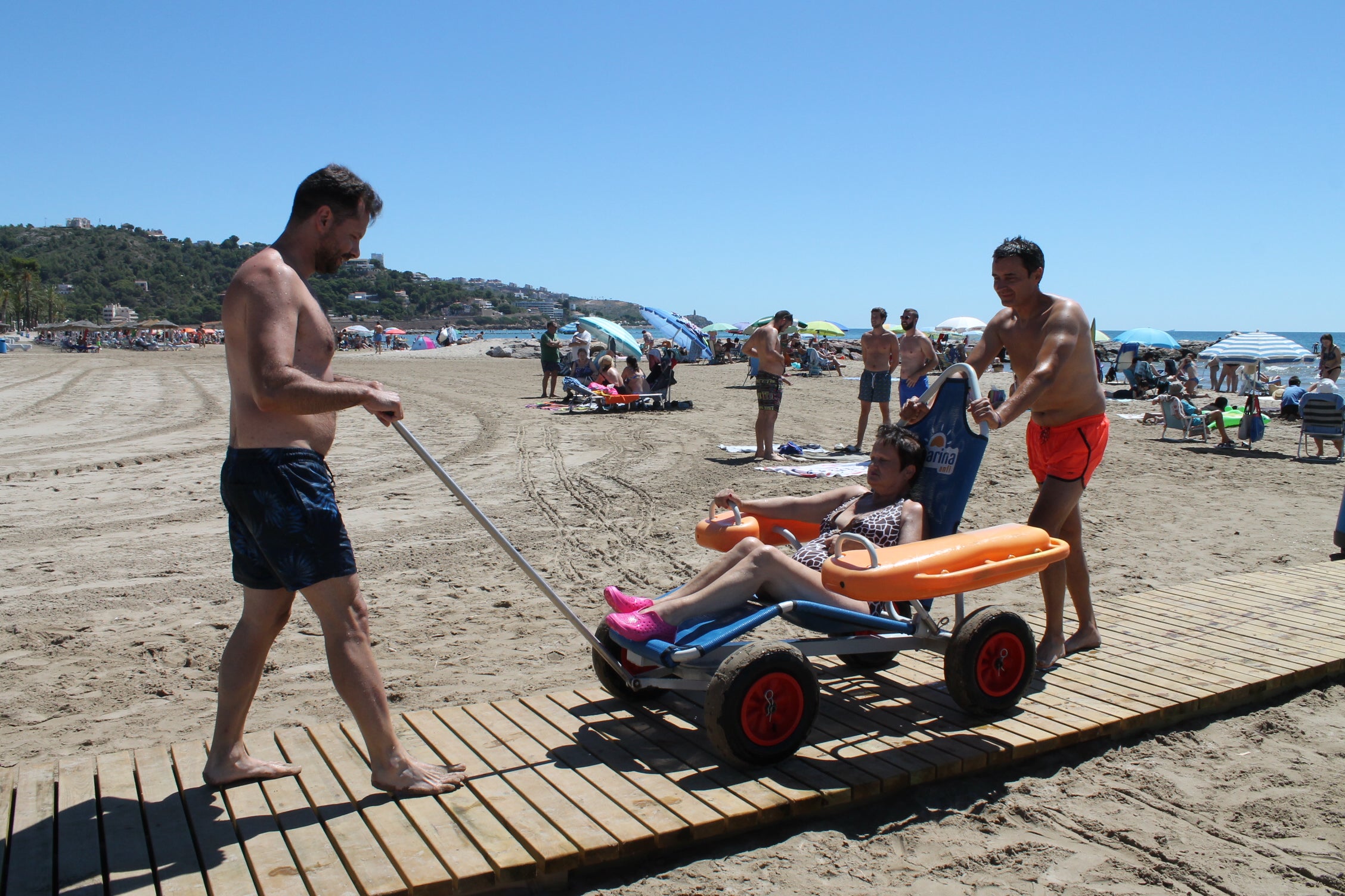COCEMFE da el visto bueno a las nuevas instalaciones de los puntos accesibles de las playas de Benicàssim COCEMFE da el visto bueno a las nuevas instalaciones de los puntos accesibles de las playas de Benicàssim