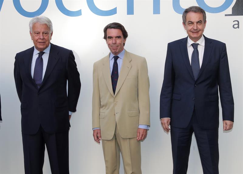 González, Aznar y Zapatero hacen frente contra el referéndum y acusan a Puigdemont de romper la convivencia en Cataluña González, Aznar y Zapatero hacen frente contra el referéndum y acusan a Puigdemont de romper la convivencia en Cataluña