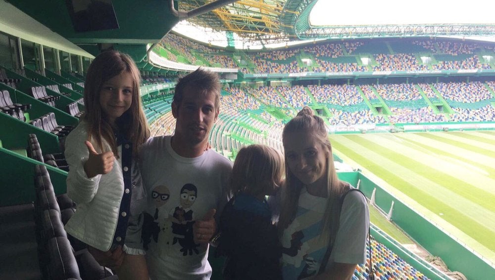 Coentrao, con su familia en el estadio del Sporting