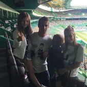 Coentrao, con su familia en el estadio del Sporting Coentrao, con su familia en el estadio del Sporting