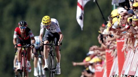  El ciclista brit&aacute;nico Christopher Froome (d) del Sky y el australiano Richie Porte (i) del BMC a su llegada a meta en la quinta etapa del Tour de Francia
