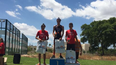 Cristian S&aacute;nchez en lo m&aacute;s alto del podio