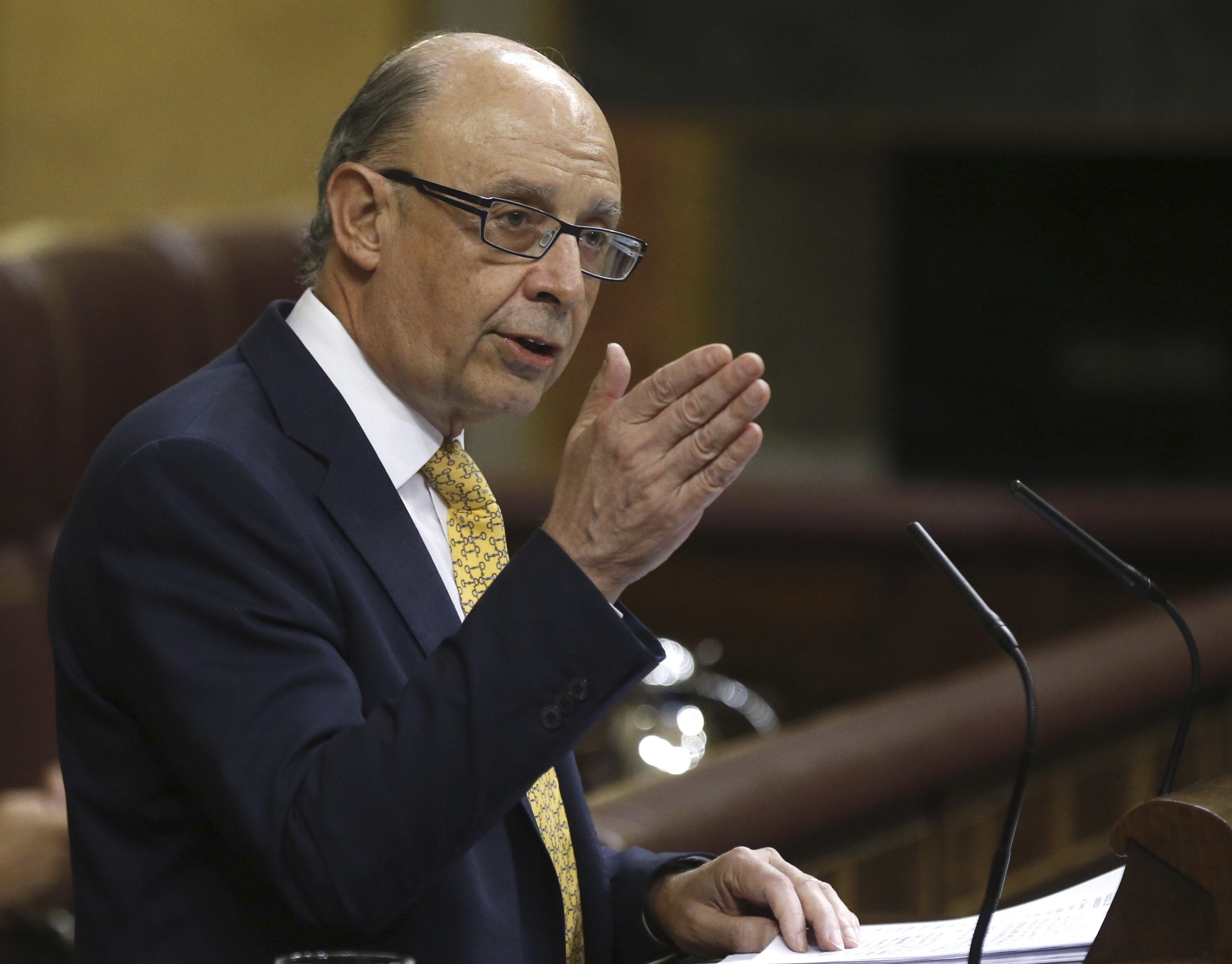 Montoro asegura que no caben "argucias" para financiar el referéndum Montoro asegura que no caben "argucias" para financiar el referéndum