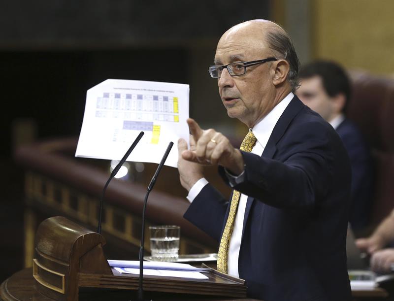 Cristóbal Montoro: "Quien no apoye el techo de gasto da la espalda a salir de la crisis" Cristóbal Montoro: "Quien no apoye el techo de gasto da la espalda a salir de la crisis"