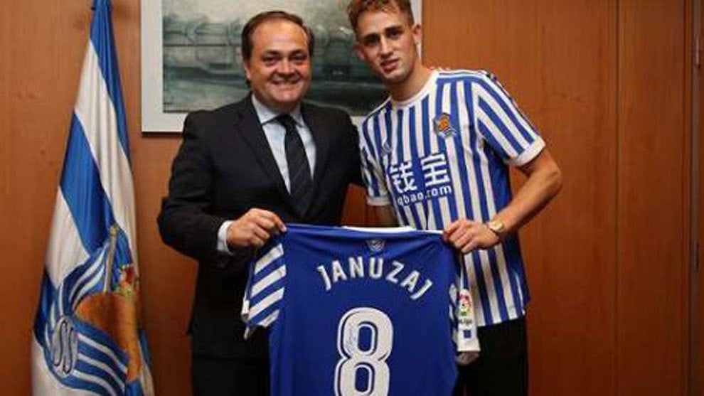 La Real Sociedad cierra el fichaje de Januzaj por cinco temporadas La Real Sociedad cierra el fichaje de Januzaj por cinco temporadas