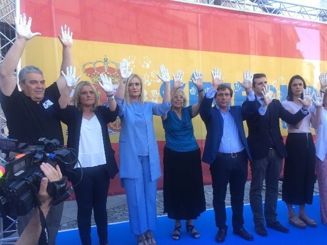 El homenaje a Miguel Ángel Blanco se convierte en una petición para que Carmena cuelgue de Cibeles la imagen del edil El homenaje a Miguel Ángel Blanco se convierte en una petición para que Carmena cuelgue de Cibeles la imagen del edil