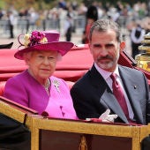 La Reina Isabel II de Inglaterra y el Rey Felipe VI
