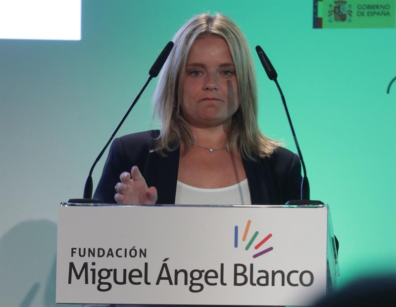 Mari Mar Blanco pide a Carmena una pancarta con la imagen de su hermano y el lema "Madrid no te olvida" Mari Mar Blanco pide a Carmena una pancarta con la imagen de su hermano y el lema "Madrid no te olvida"