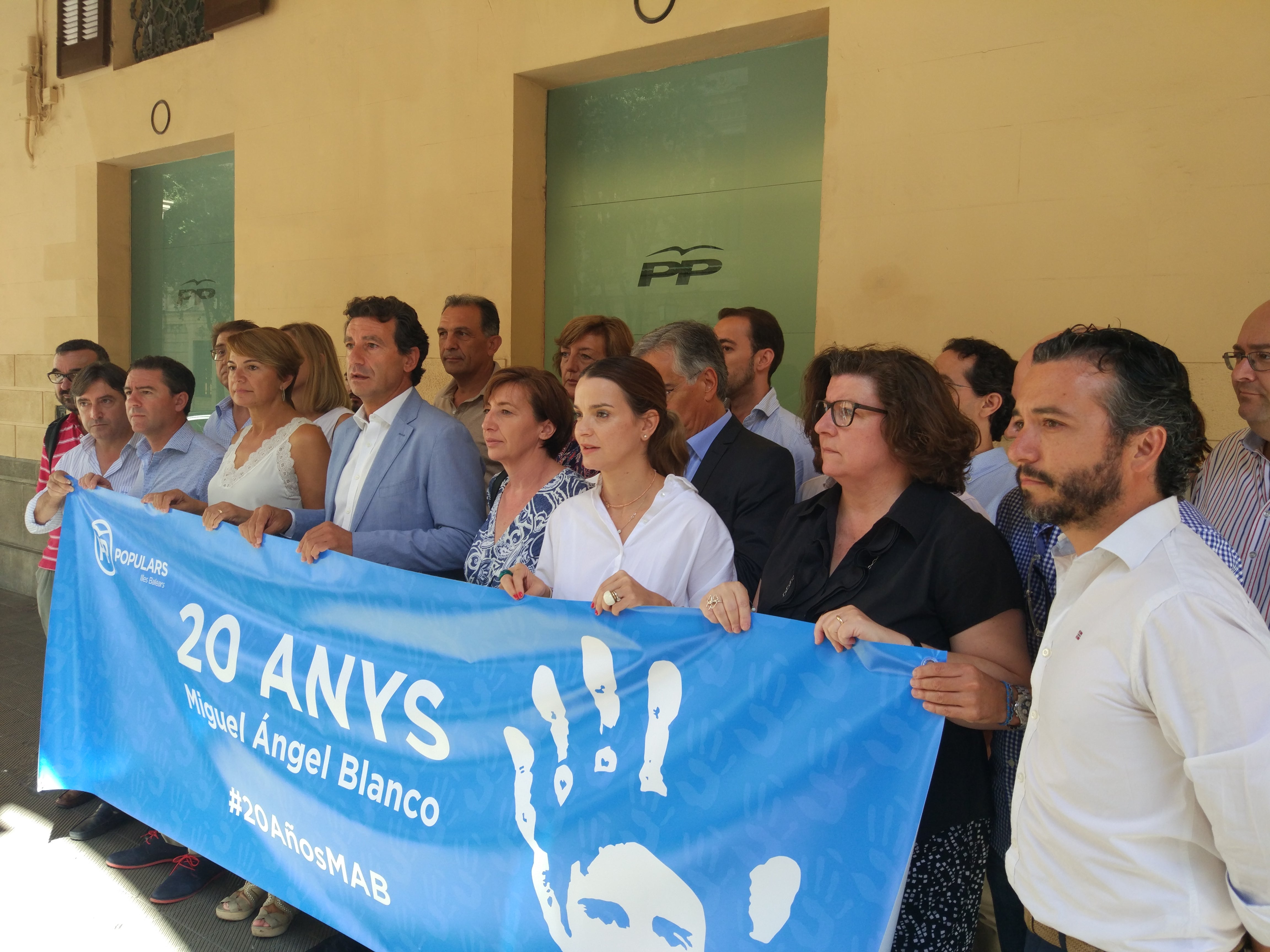 El PP balear recuerda a Miquel Ángel Blanco y el "espíritu de Ermua" en el 20 aniversario de su asesinato El PP balear recuerda a Miquel Ángel Blanco y el "espíritu de Ermua" en el 20 aniversario de su asesinato