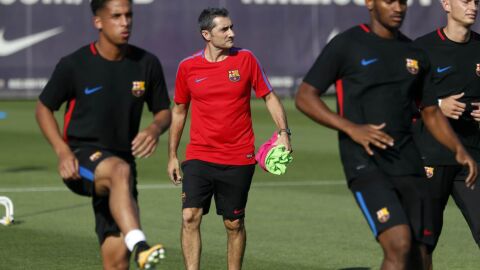 Ernesto Valverde dirige su primer entrenamiento en el FC Barcelona.