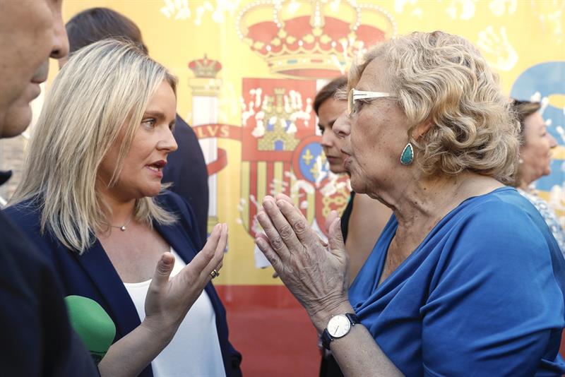Tenso momento entre Carmena y Mari Mar Blanco sobre la petición de colgar una foto del edil en Cibeles Tenso momento entre Carmena y Mari Mar Blanco sobre la petición de colgar una foto del edil en Cibeles