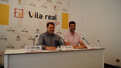 Fotograf&iacute;a de Xavier Ochando y &Aacute;lvaro Escorihuela durant la roda de premsa d'ahir