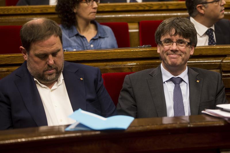 Tertulia: ¿Está actuando el Gobierno con demasiada prudencia contra el desafío soberanista? Tertulia: ¿Está actuando el Gobierno con demasiada prudencia contra el desafío soberanista?