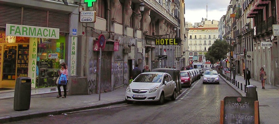La calle Carretas de Madrid con la Puerta del Sol al fondo La calle Carretas de Madrid con la Puerta del Sol al fondo