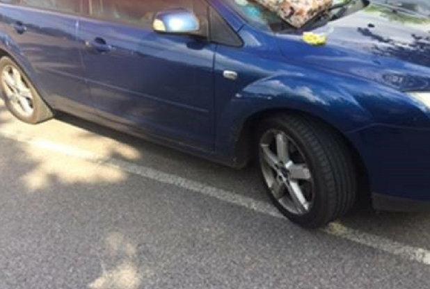 Multan a una conductora por salirse unos milímetros de la plaza de parking Multan a una conductora por salirse unos milímetros de la plaza de parking