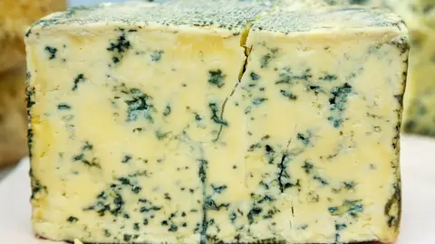 Medio queso de Cabrales Medio queso de Cabrales