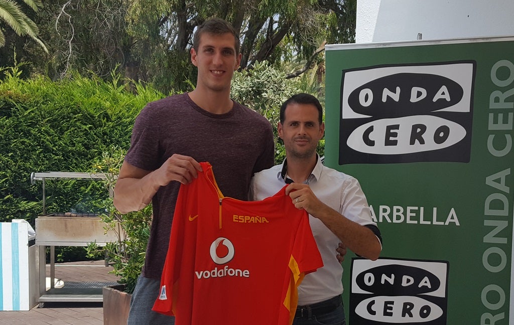 PRIMERA ENTREVISTA AL GIGANTE MARBELLÍ RUBÉN GUERRERO TRAS LLEGAR A CASA PARA CONCENTRARSE CON LA SELECCIÓN ESPAÑOLA DE BALONCESTO PRIMERA ENTREVISTA AL GIGANTE MARBELLÍ RUBÉN GUERRERO TRAS LLEGAR A CASA PARA CONCENTRARSE CON LA SELECCIÓN ESPAÑOLA DE BALONCESTO