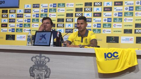 Vitolo, en su presentaci&oacute;n como nuevo jugador de Las Palmas.