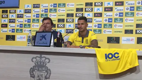 Vitolo, en su presentación como nuevo jugador de Las Palmas. Vitolo, en su presentación como nuevo jugador de Las Palmas.