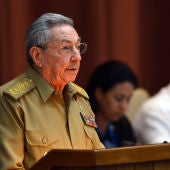 Raúl Castro, pronuncia un discurso durante la primera reunión ordinaria de la Asamblea Nacional del Poder Popular 
