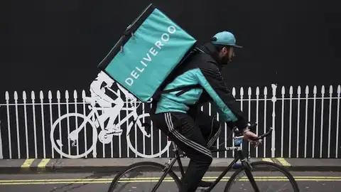 Un repartidor de Deliveroo Un repartidor de Deliveroo