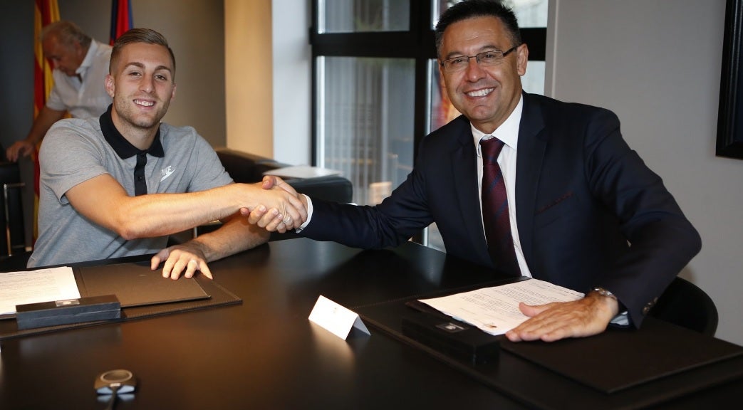 Gerard Deulofeu firma su contrato con el Barcelona hasta 2019 Gerard Deulofeu firma su contrato con el Barcelona hasta 2019