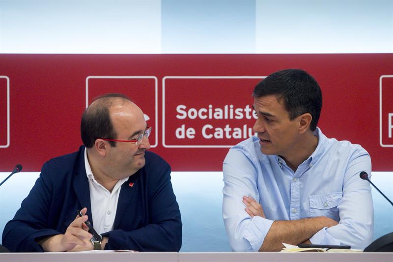 Pedro Sánchez y Miquel Iceta pactan iniciar en septiembre el camino de la reforma constitucional Pedro Sánchez y Miquel Iceta pactan iniciar en septiembre el camino de la reforma constitucional
